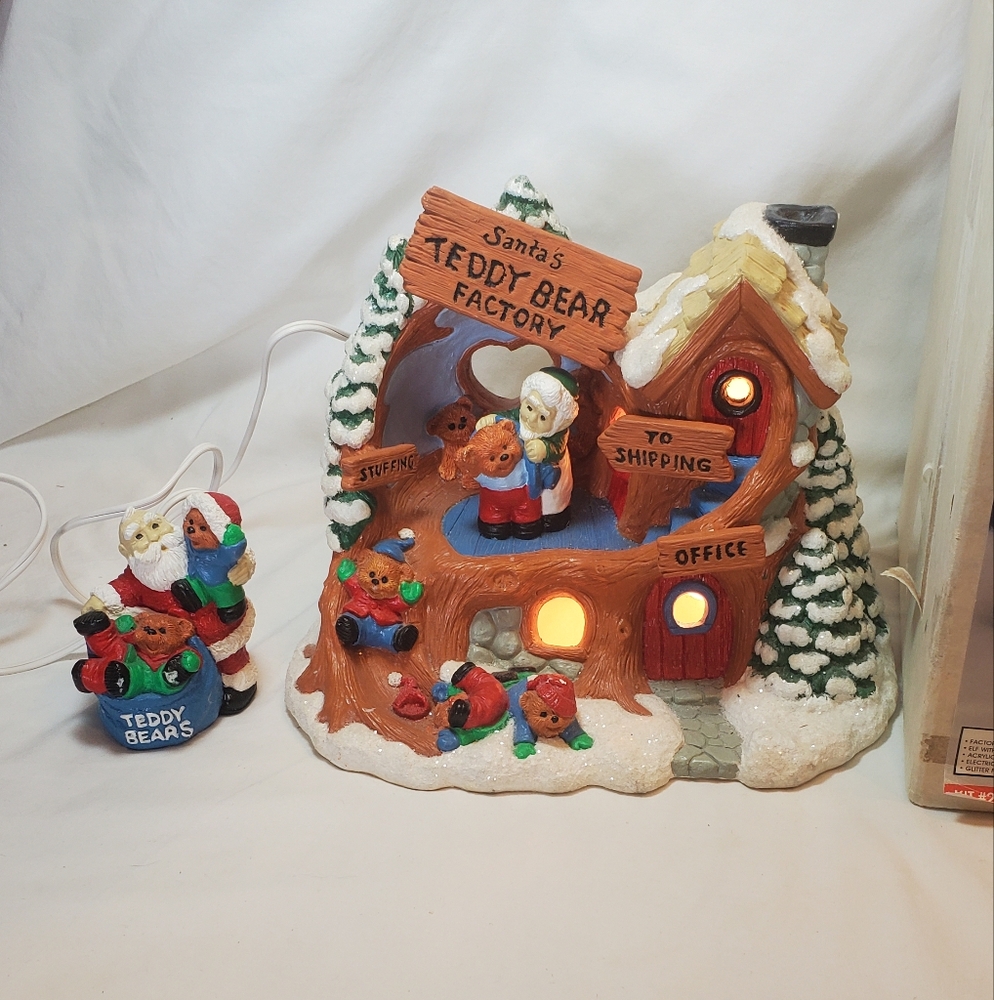 Santa's Teddy Bear Factory Vtg Lighted Ceramic House Santa Claus & Mrs Claus